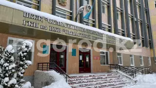 Сотрудницу роддома насмерть зажало лифтом в Уральске