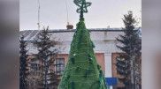 Кто установил елку из ковролина в селе в СКО, объяснили в акимате