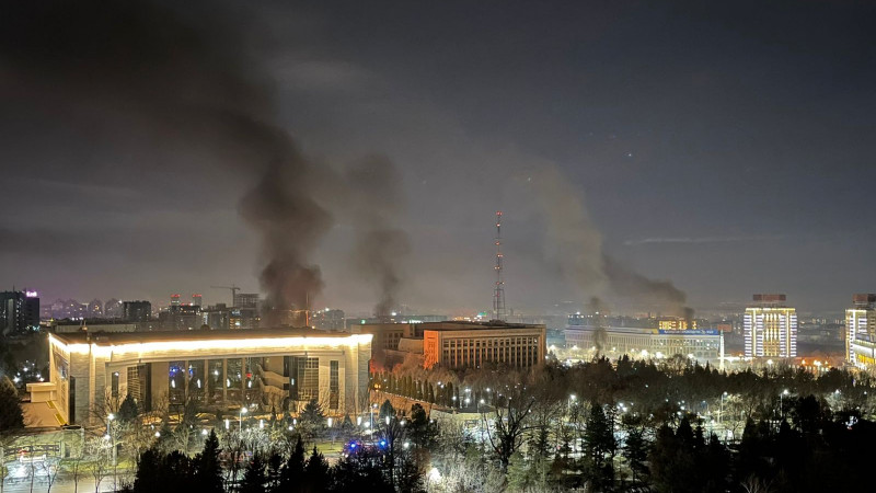 Алматы в ночь с 4 на 5 января. Фото из социальных сетей