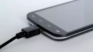 Почему нельзя использовать чужие зарядки для смартфонов