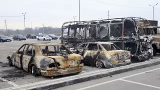 140 сожженных и обстрелянных машин находятся на штрафстоянке Алматы