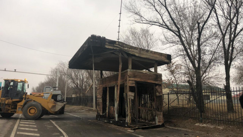 В Алматы сожгли 13 экопостов во время беспорядков