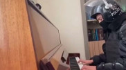 Казахстанский полицейский-пианист покорил Казнет