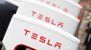 Власти Канады начали расследование в отношении Tesla
