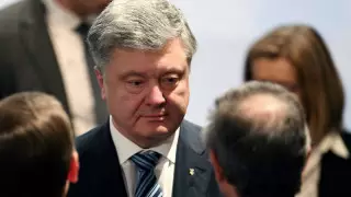 В Киеве "заминировали" аэропорт, куда в понедельник должен прилететь Порошенко