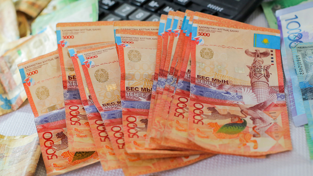 Казахстанцы стали чаще отправлять деньги за границу - исследование