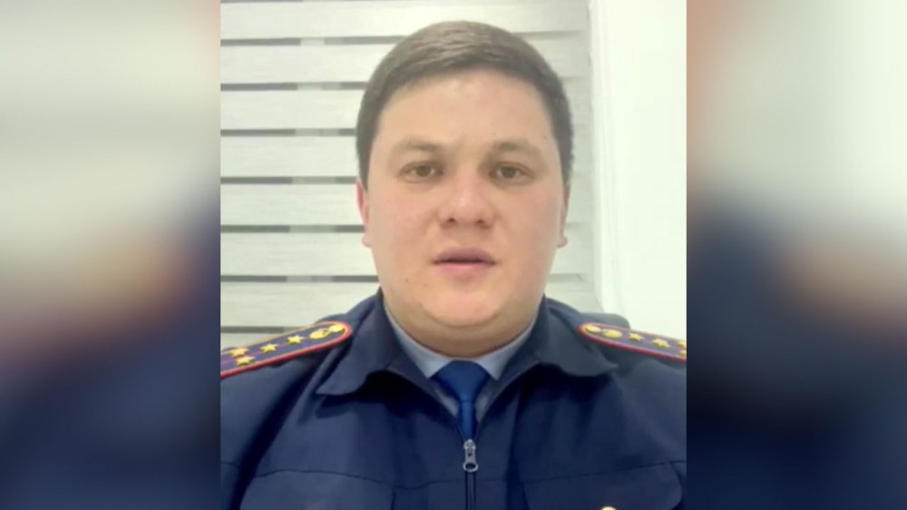 Полицейский обвинил начальника МПС Шымкента. Кадр из видео: t.me/kozachkow