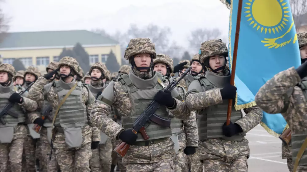 767 казахстанцев изучают военное дело