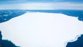 Самый большой в мире айсберг сбросил рекордный объем пресной воды