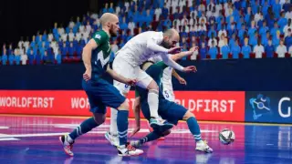 Сборная Казахстана отыгралась с 2:4 и свела вничью первый матч на Евро-2022 по футзалу