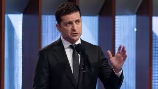 Зеленский ответил на слова Байдена об угрозе "незначительного вторжения" России в Украину