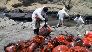 Режим ЧС объявили в Перу из-за разлива нефти