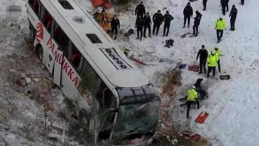 Автобус вылетел с дороги в Турции: трое погибли, 18 пострадали