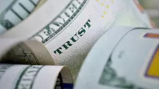 Курс доллара начал неделю со снижения