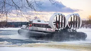 Круизы на воздушной подушке запустили по льду Байкала