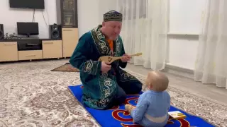 Немересіне Махамбет жыры мен Абай өлеңін айтып жүрген ата кім?