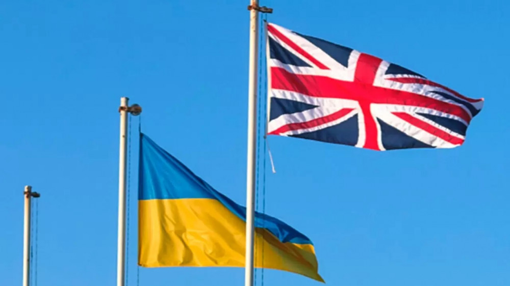 Великобритания начала эвакуацию семей дипломатов из Украины