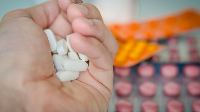 Ученые назвали восемь препаратов для лечения ”омикрона”: 26 января 2022 .