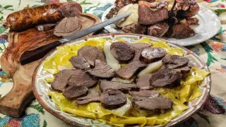 Бешбармақ, бесбармақ, ет. Қазақтың ұлттық тағамы қалай аталған?