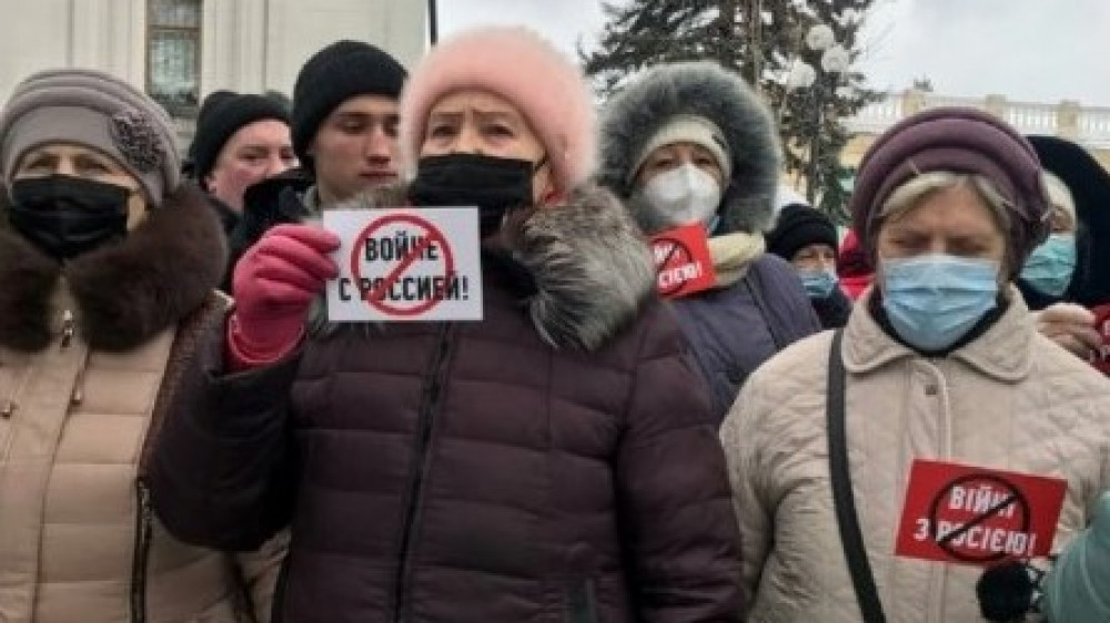 Киевляне вышли на митинг против войны с Россией