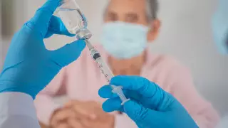 Побочки, антитела, новые штаммы. Что известно о ревакцинации сегодня