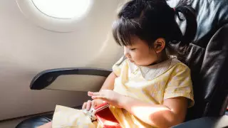 Как бесплатно получить авиабилеты для детей по программе "Кидс гоу фри"