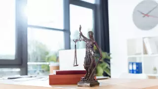 На какие госорганы казахстанцы жаловались в суд