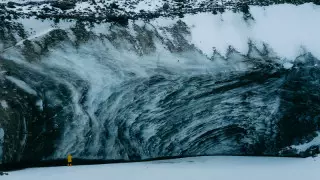 Туристы пожаловались на поборы на леднике Богдановича под Алматы