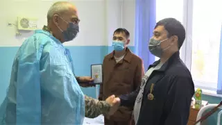 Министр обороны наградил пострадавших в январских беспорядках