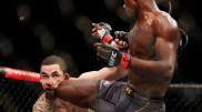 Адесанья в четвертый раз защитил пояс чемпиона UFC