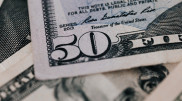 Доллар в обменниках продают по 440-441 тенге