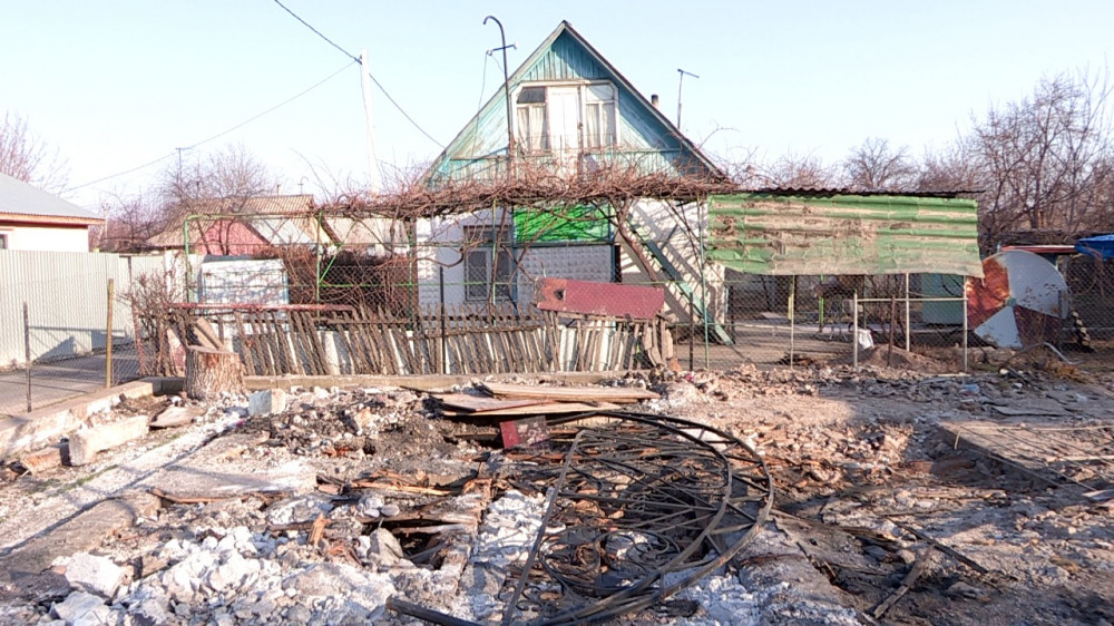 Взрыв дома оставил семью на улице с долгом перед банком в Шымкенте