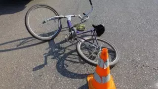 "Повисла в воздухе". Девочка повредила шею о прозрачную леску на велопрогулке в СКО