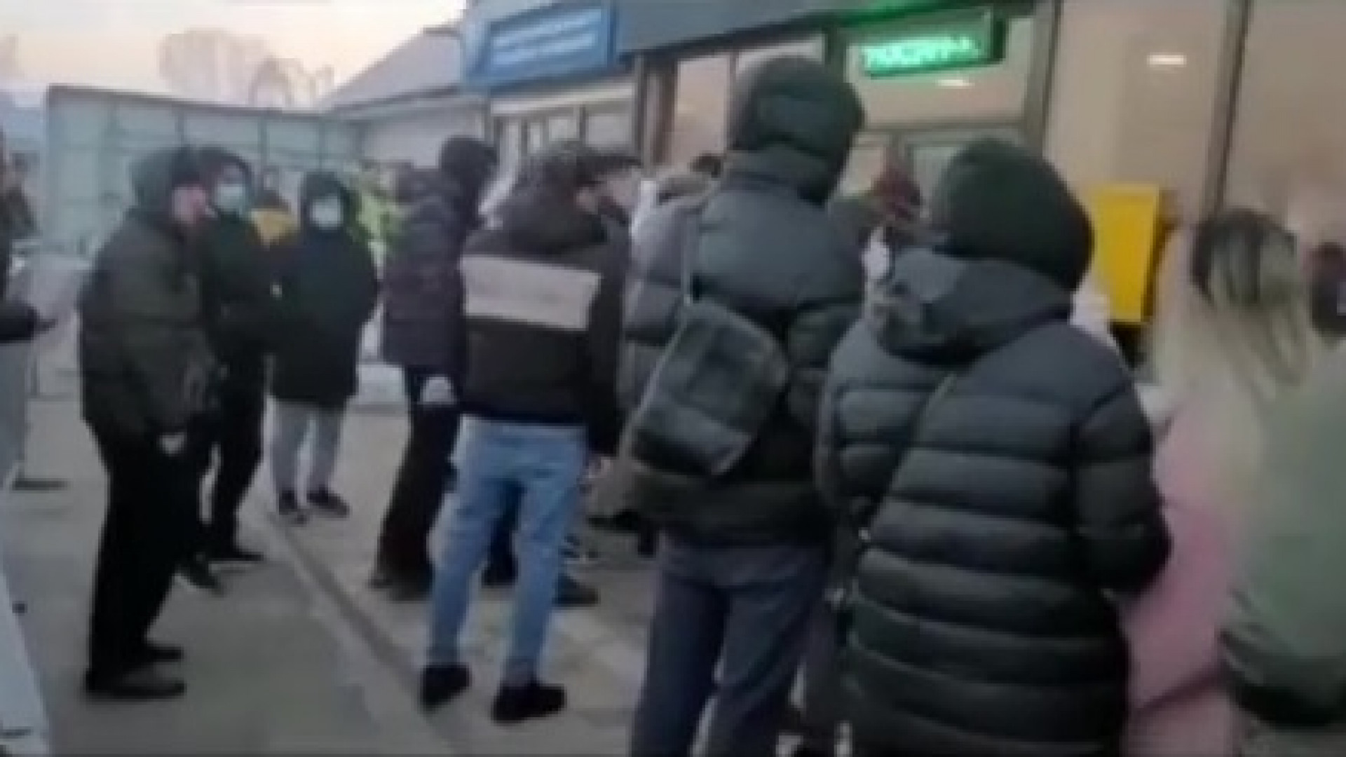 В 4 утра оказываешься 90-м в очереди”. Алматинцы вновь пожаловались на  спецЦОН: 24 февраля 2022 19:14 - новости на Tengrinews.kz