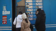 "Екі жағдайда да ұтыласыз" - экономист дүрбелеңде доллар сатып алудың қаупін айтты