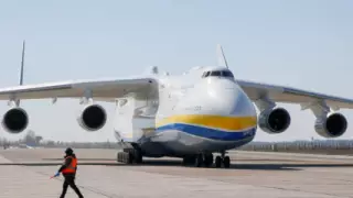 В Украине уничтожен крупнейший в мире грузовой самолет Ан-225 "Мрия"