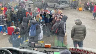 "Люди стоят по несколько суток". Казахстанка сняла на видео ситуацию на украинско-польской границе