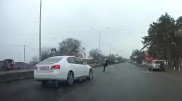 Смертельный наезд на пешехода попал на видео на трассе Алматы - Бишкек
