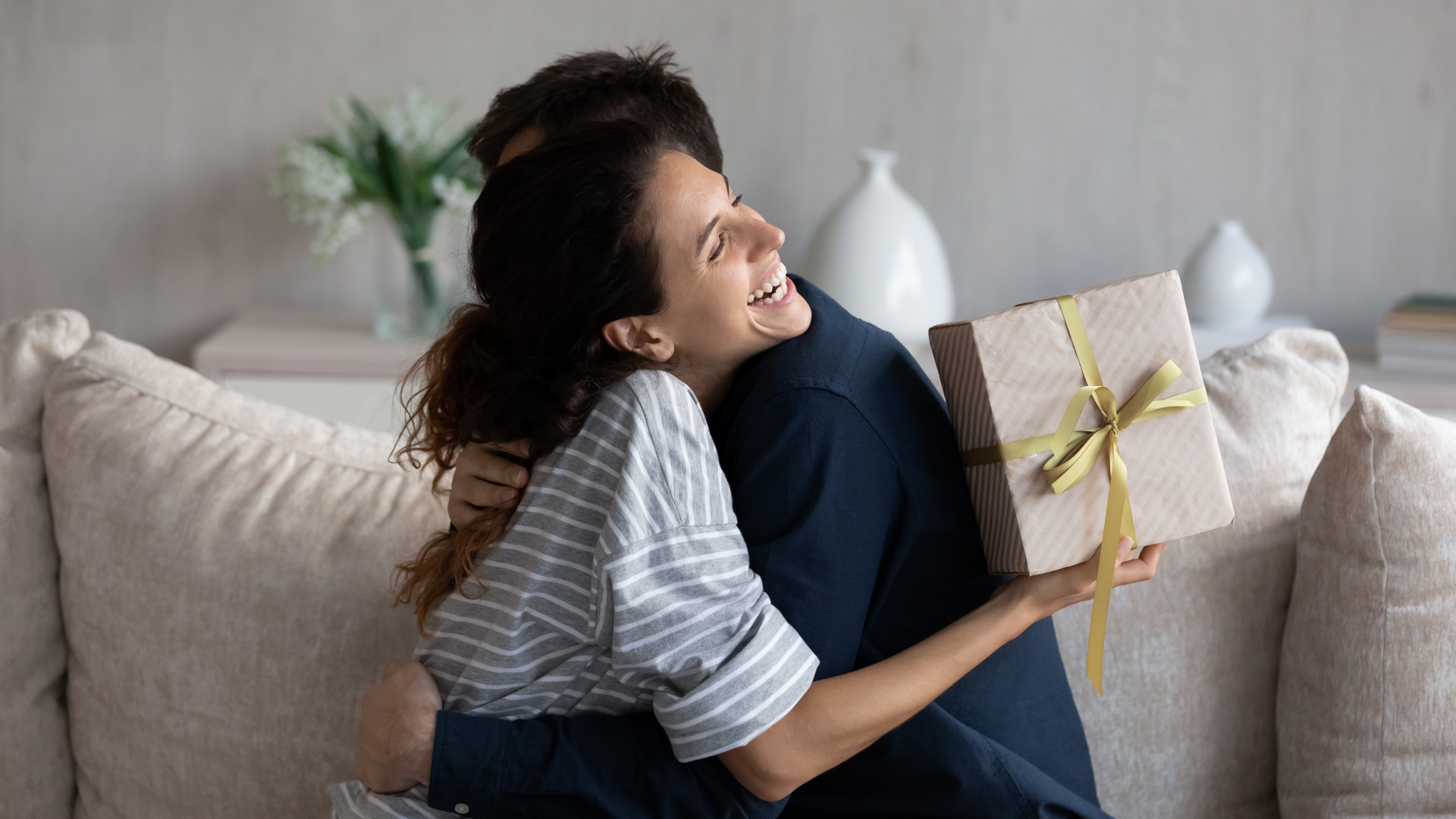 Как правильно принимать подарки от мужчин