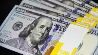 Установлен официальный курс доллара на выходные