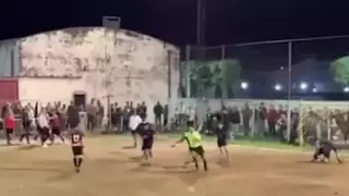 Видео избиения судьи всей командой попало в Сеть