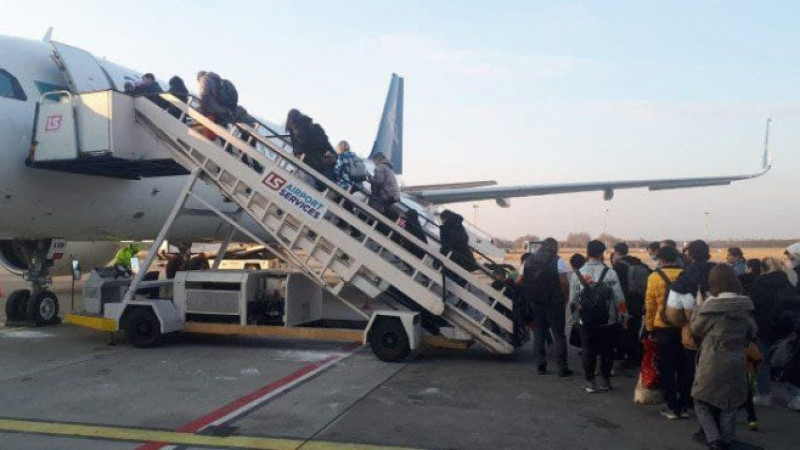 Пятый рейс с эвакуированными из Украины казахстанцами вылетел в Алматы