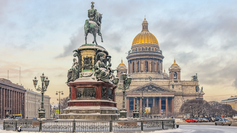 Исаакиевский собор и Памятник Николаю I. Санкт-Петербург. @Shutterstock