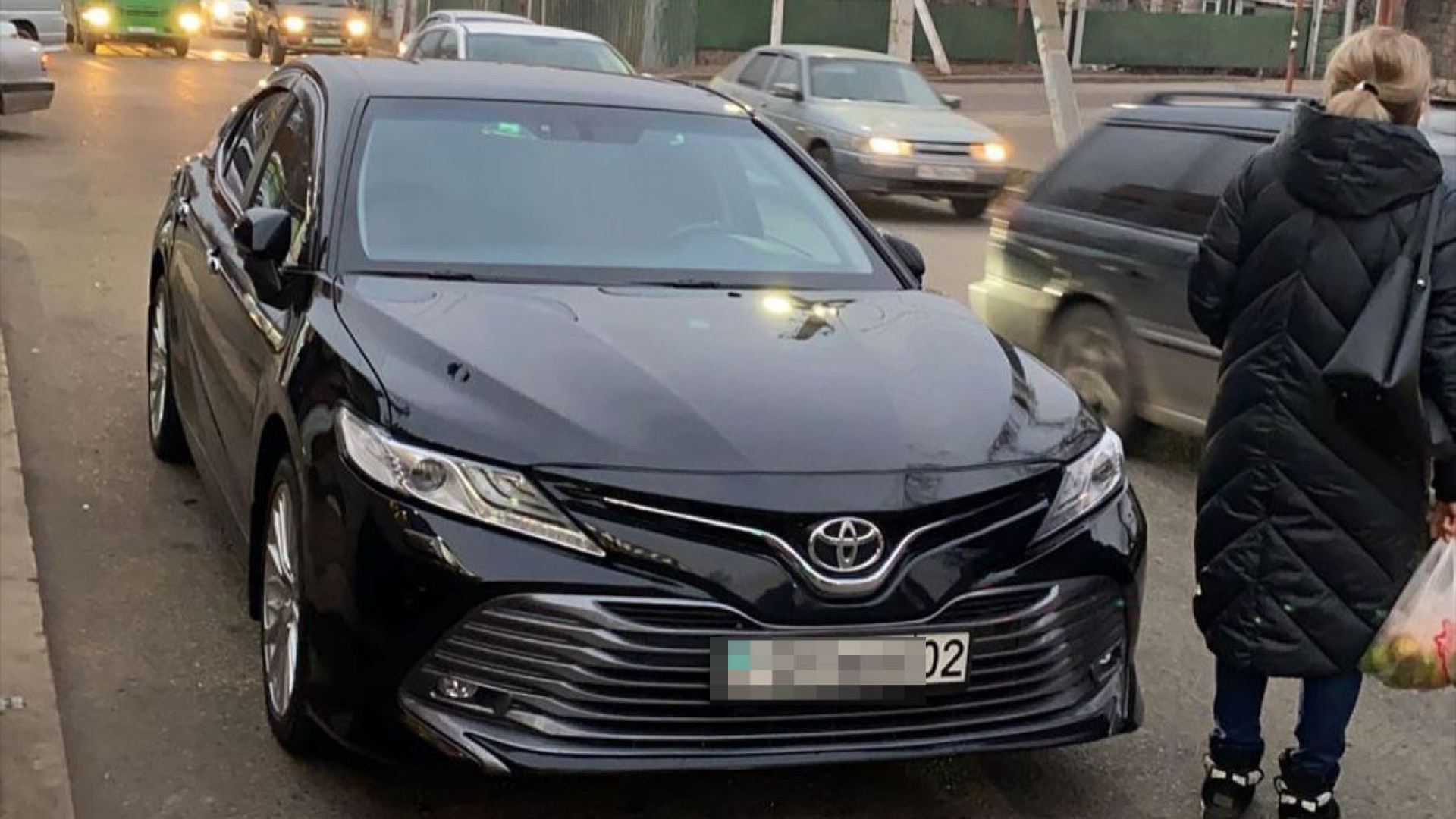 Клиенты напали на таксиста и угнали его Toyota Camry в Алматы: 15 марта  2022 14:30 - новости на Tengrinews.kz