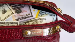 Нарушителям запрета на вывоз валюты грозит административная и уголовная ответственность - КГД