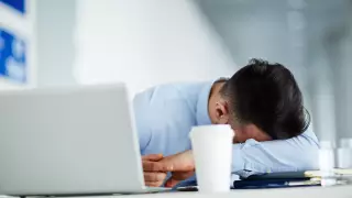 Обнаружена связь между дневным сном и развитием болезни Альцгеймера