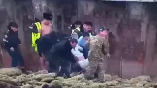 Полицейский из Актау спас тонущую в Каспии женщину