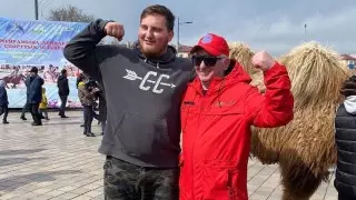 Талдыкорганец поднял верблюда и пронес его 20 метров