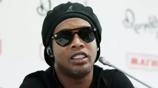 Роналдиньо назвал самого неуступчивого защитника в своей карьере