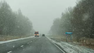 На пяти участках трасс республиканского значения закрыли движение из-за непогоды